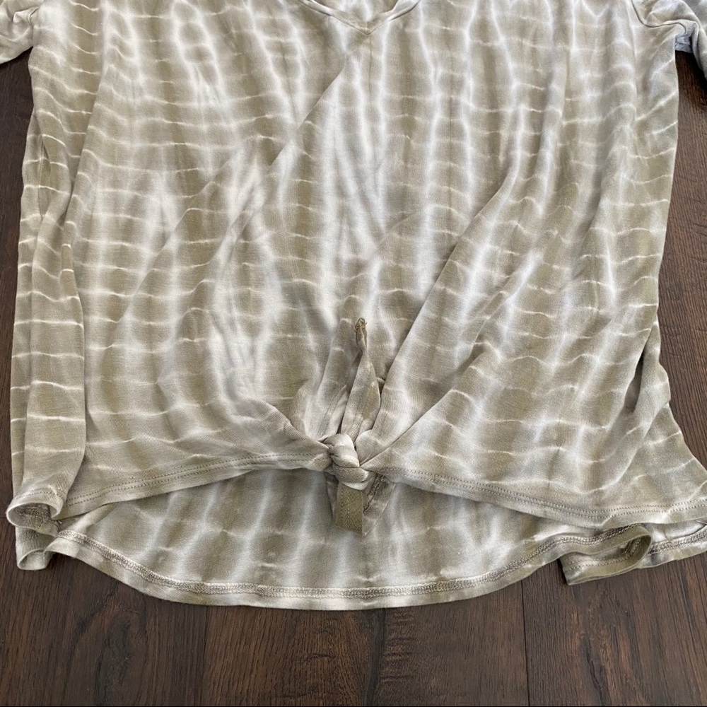 ⛔️SOLD⛔️Tie Dye front tie Shirt - Picture 4 of 5